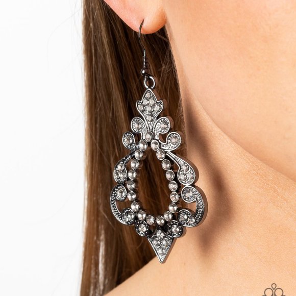 paparazzi Jewelry - Fit for a DIVA - Black Earrings